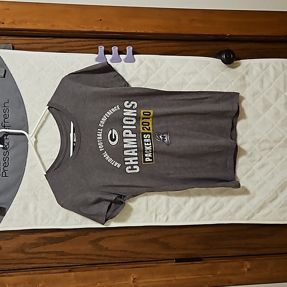 NFL Team Apparel | Medium | Women's Short Sleeve Top